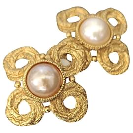 Boucles d'oreilles Yves Saint Laurent Métal Doré Cabochon Blanc Nacré