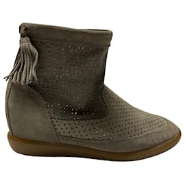 Botín Isabel Marant Basley con borlas en ante gris