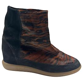 Botines con estampado Upperr de Isabel Marant en ante marrón