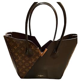 Borsa Louis Vuitton in pelle nera
