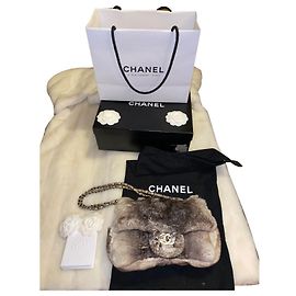 Borsa Chanel in pelliccia di chinchilla grigio scuro