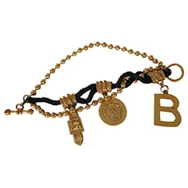Balenciaga pulseira com charms dourada e preta