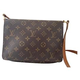 Louis Vuitton Musette Tango lungo M51388