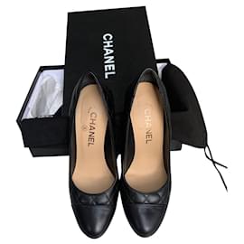 Décolleté Chanel in pelle nera