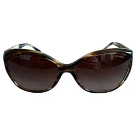 Gafas de sol Chanel Retro con cristales