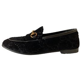 Mocassins Gucci en cuir noir avec mors doré