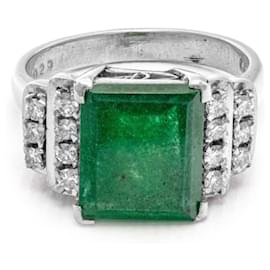 Autre Marque Ring mit Smaragd und Diamanten in Platin