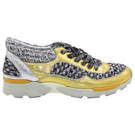 Sneakers stringate in tweed di Chanel in pelle multicolor