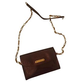 Louis Vuitton Portafoglio con catena bordeaux in vernice