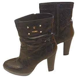 Stivaletti Fendi Neri in Pelle Vernice 40 EU