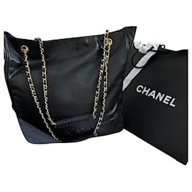 Chanel Grand Shopping Tote in Pelle di Agnello Nero Oro