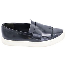 Vince Conventry Zapatillas Slip-On Kiltie con flecos en cuero negro