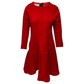 Vestido de manga larga con dobladillo acampanado en seda roja de Marni