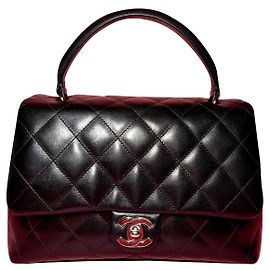 Borsa Chanel Vintage in pelle di agnello con manico superiore.