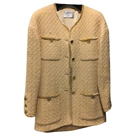 Traje de Falda Chanel de Tweed Amarillo