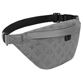 Louis Vuitton Riñonera LV piel gris
