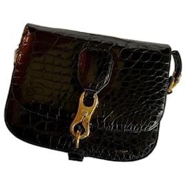 Bolsa Céline em couro de aligátor preto