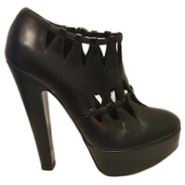 Alaïa Tacchi Alaia neri con ritagli