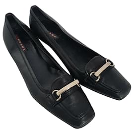 Tacchi Prada in pelle nera 5 cm