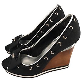 Zeppe Guess nere con punta aperta e tacco in legno