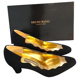 Décolleté Bruno Magli in pelle nera con tacco ritorto 36.5
