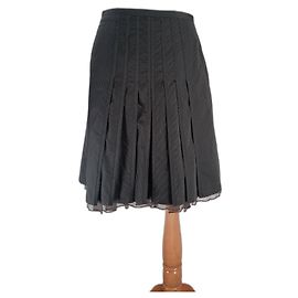 Saia midi listrada René Lezard cinza de seda