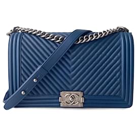 Chanel New Medium Boy Borsa con patta in pelle di agnello blu Chevron
