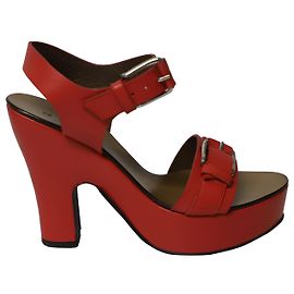 Sandali Marni con plateau e fibbia in pelle color corallo