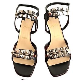 Sandálias Christian Louboutin em couro preto