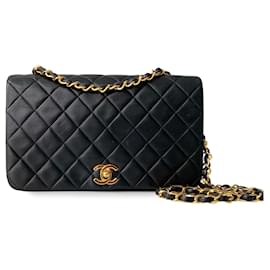 Chanel Borsa a tracolla in pelle di agnello trapuntata nera