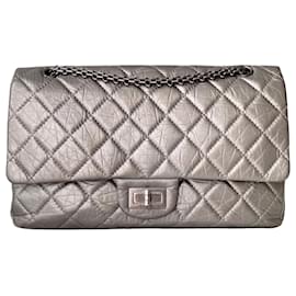 Chanel 2.55 Reissue in pelle di vitello trapuntata argento 227