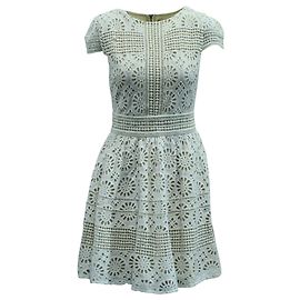 Vestido con ojales Alice + Olivia en algodón blanco