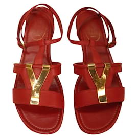 Sandales Yves Saint Laurent en cuir rouge avec bijou Y