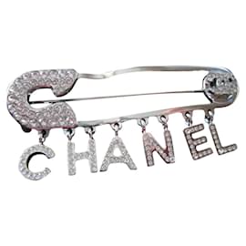 Spilla Chanel in metallo argentato