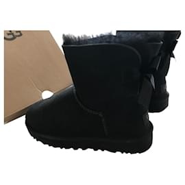 Botines Ugg Mini Bailey en piel negra