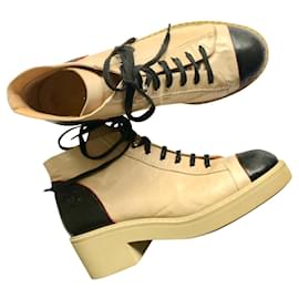 Stivali stringati in pelle - Chanel