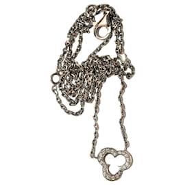 Collana Chanel Camelia in oro bianco e diamanti