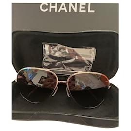 Chanel Sonnenbrille Burgunderrot Leder und Metall