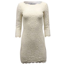 Abito aderente in pizzo Diane Von Furstenberg in rayon crema