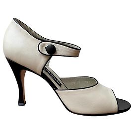 Valentino Peep-Toe Pumps aus Leder Schwarz und Greige 39