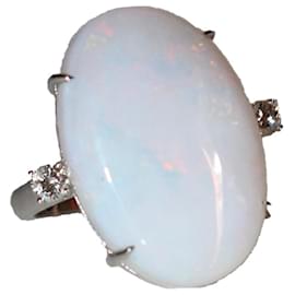 Branar Ring aus 18K Weißgold mit weißem Opal und Diamanten - Autre Marque