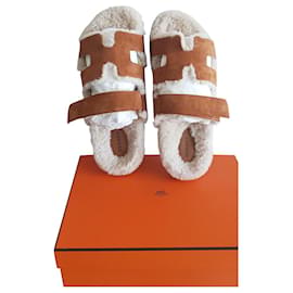 Hermès Chypre Sandalen Nubuk Haselnuss