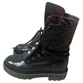 Botas Chanel de charol negro 36