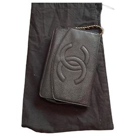 Chanel Non posso dire che il modello non sia molto interessato alle borse. È stata data questa borsa 31 anni fa.