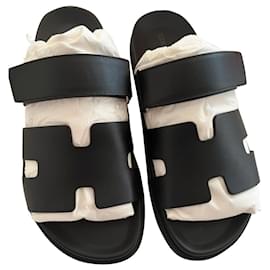 Sandali Hermès Cyprus neri in pelle d'agnello