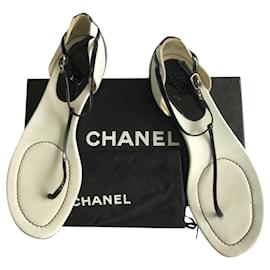 Chanel Thong Sandals Black and White Patent Leather