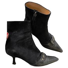 Botines Chanel de ante negro con punta afilada