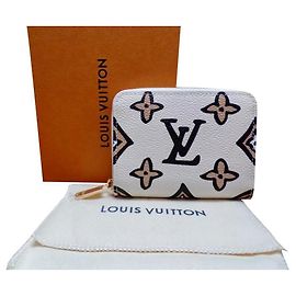 Louis Vuitton Zippy coin purse beige