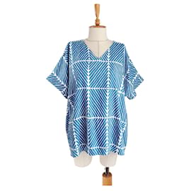 Marimekko x Uniqlo Blusa de mezclilla con cuello en V azul claro
