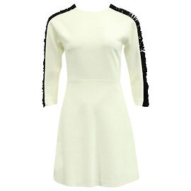 Vestido recto de poliéster blanco con adornos en las mangas de Sandro Paris